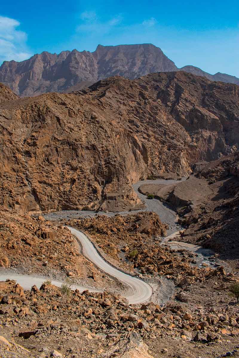 die Serpentinenstraße zum Jebel Harim bei einer Allrad-Tour in Musandam, Oman