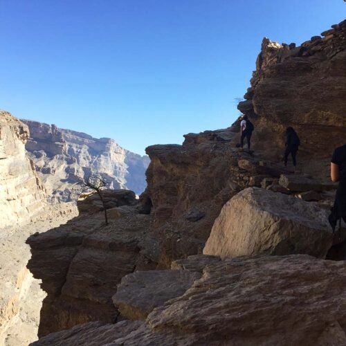 Escursionisti sul Balcony Walk sul Jebel Shams
