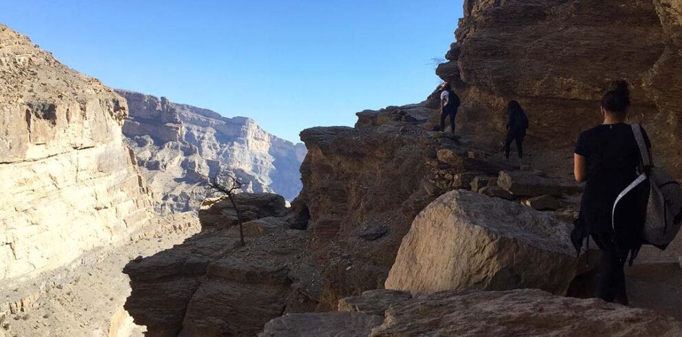 Escursionisti sul Balcony Walk sul Jebel Shams