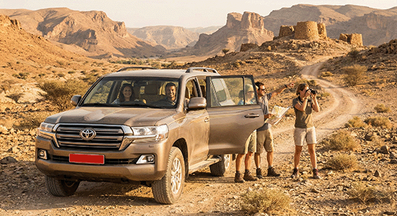 La libertà di un viaggio self-drive classico in Oman, un itinerario privato d'élite con fuoristrada premium firmato Black Dove Holidays.