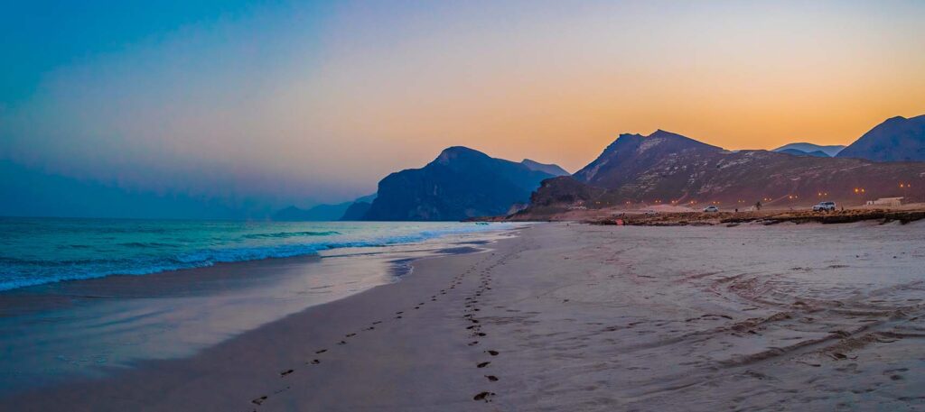 Spiaggia di Mughsayl al tramonto