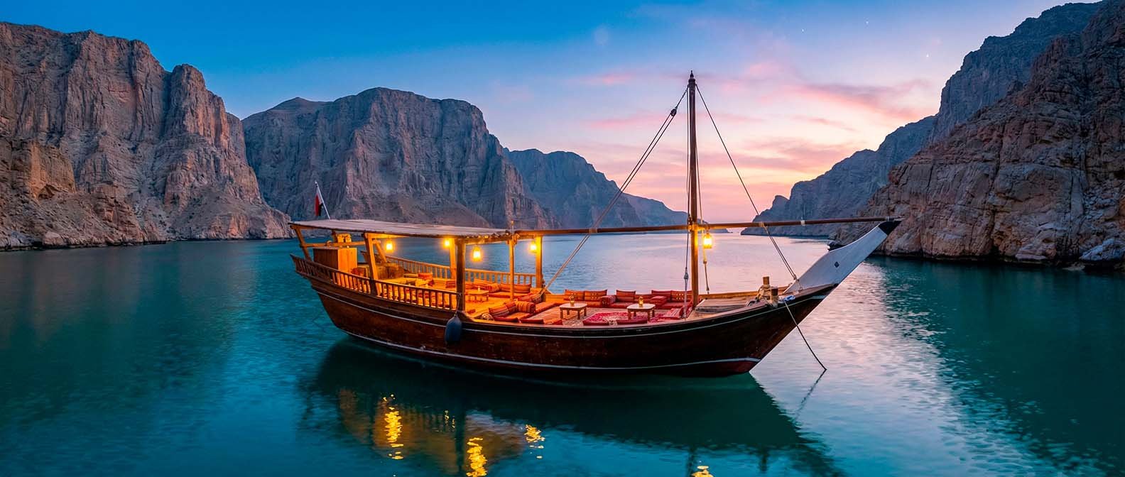 Dhow notturno nei fiordi di Musandam