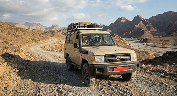 La libertà di un viaggio fly and drive in Oman per esplorare il Sultanato ai propri ritmi con i servizi su misura di Black Dove Holidays.