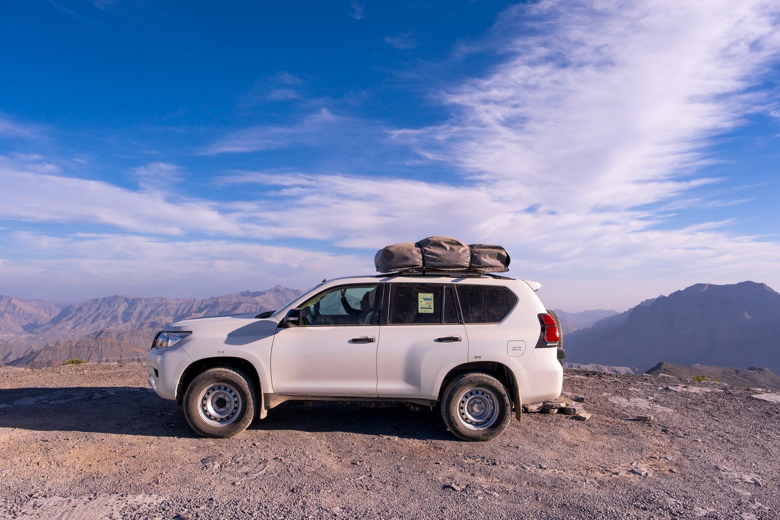 Oman-4x4-Land Cruiser with roof top tent